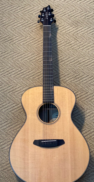 Breedlove Oregon Concert CE, Sitka Top, Myrtlewood back and sides