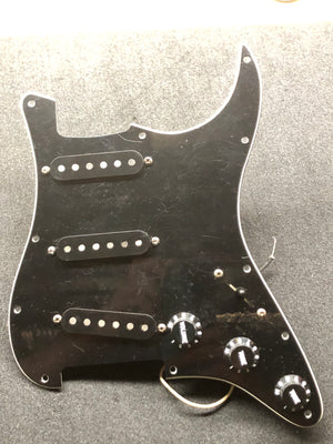 Lollar Flat Pole Stratocaster Pickups, wired harness in black pickguard